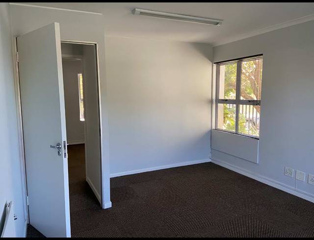 104M² OFFICE TO LET IN TOKAI